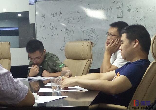 精益實戰(zhàn)課堂認真的學員 精益實戰(zhàn)課堂認真的學員
